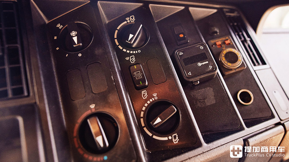 车龄32年性能如新，带你看德国卡车收藏家的爱车：奔驰MK1222S