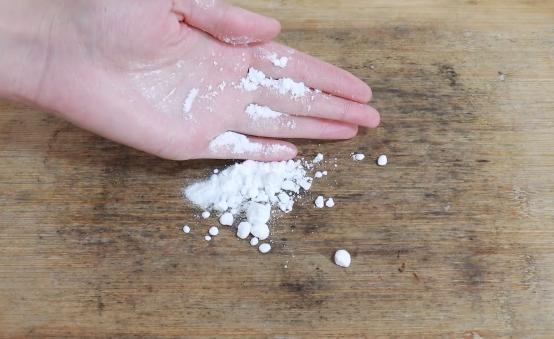 砧板发霉了用什么办法能洗掉,砧板发霉可以开水泡吗