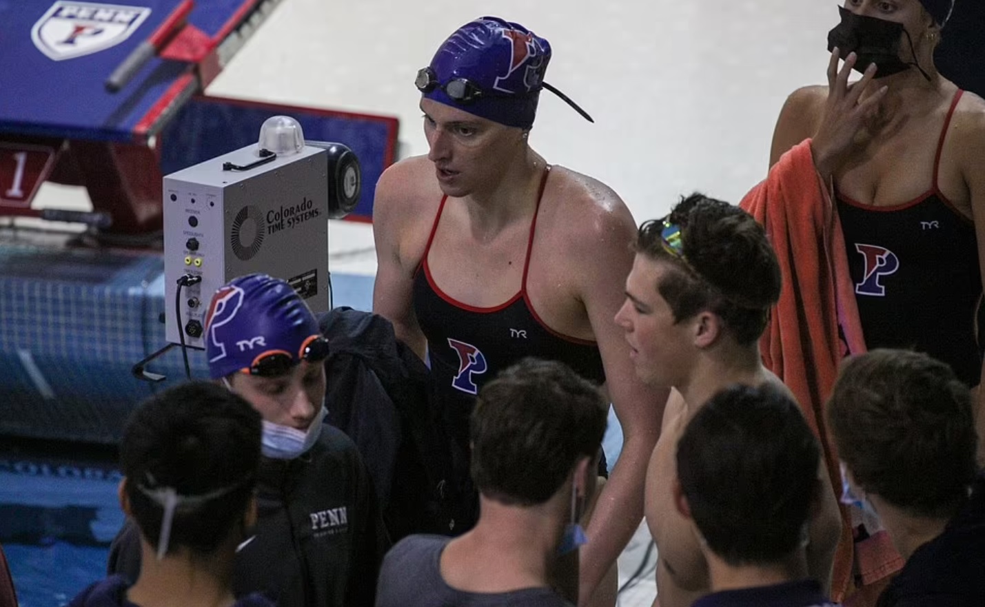 称霸女子游坛的男跨女运动员被女跨男运动员打败!美国人凌乱了