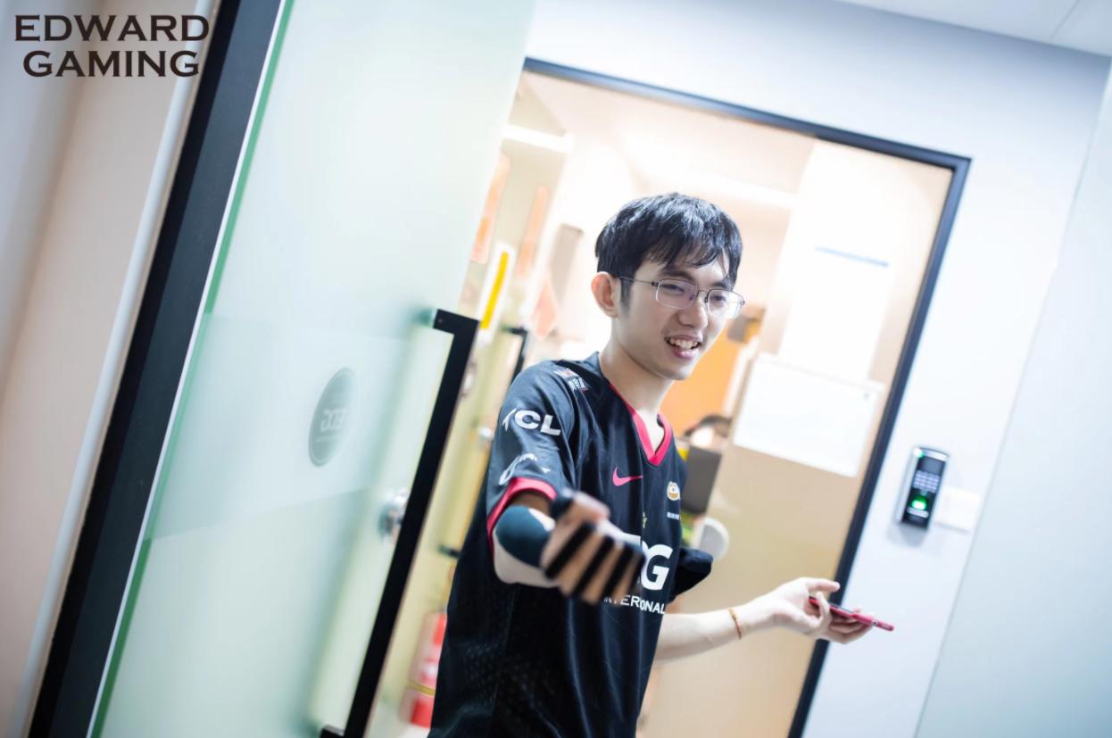 Theshy分数拉满，EDG最平均，电竞经理上线后，S冠战队评分图火了