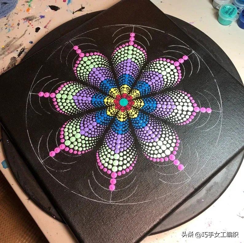 她用粗细不同的铅笔，棉签，牙签，筷子…竟把家里的旧物翻了个新