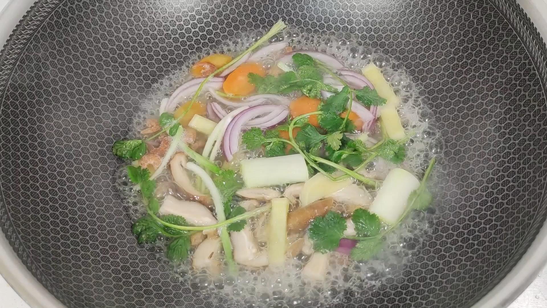 清蒸鲈鱼之前需如何处理一下,清蒸鲈鱼好吃的秘诀