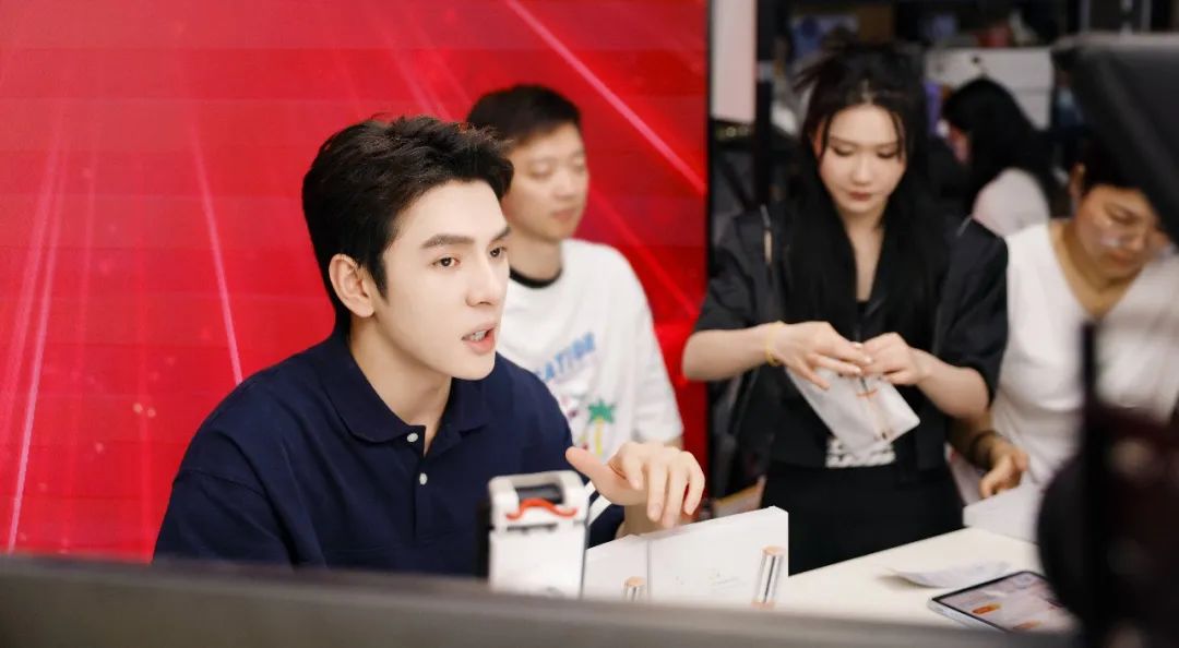 国货突然火了跟李佳琦有什么关系,李佳琦国货崛起的原因是什么