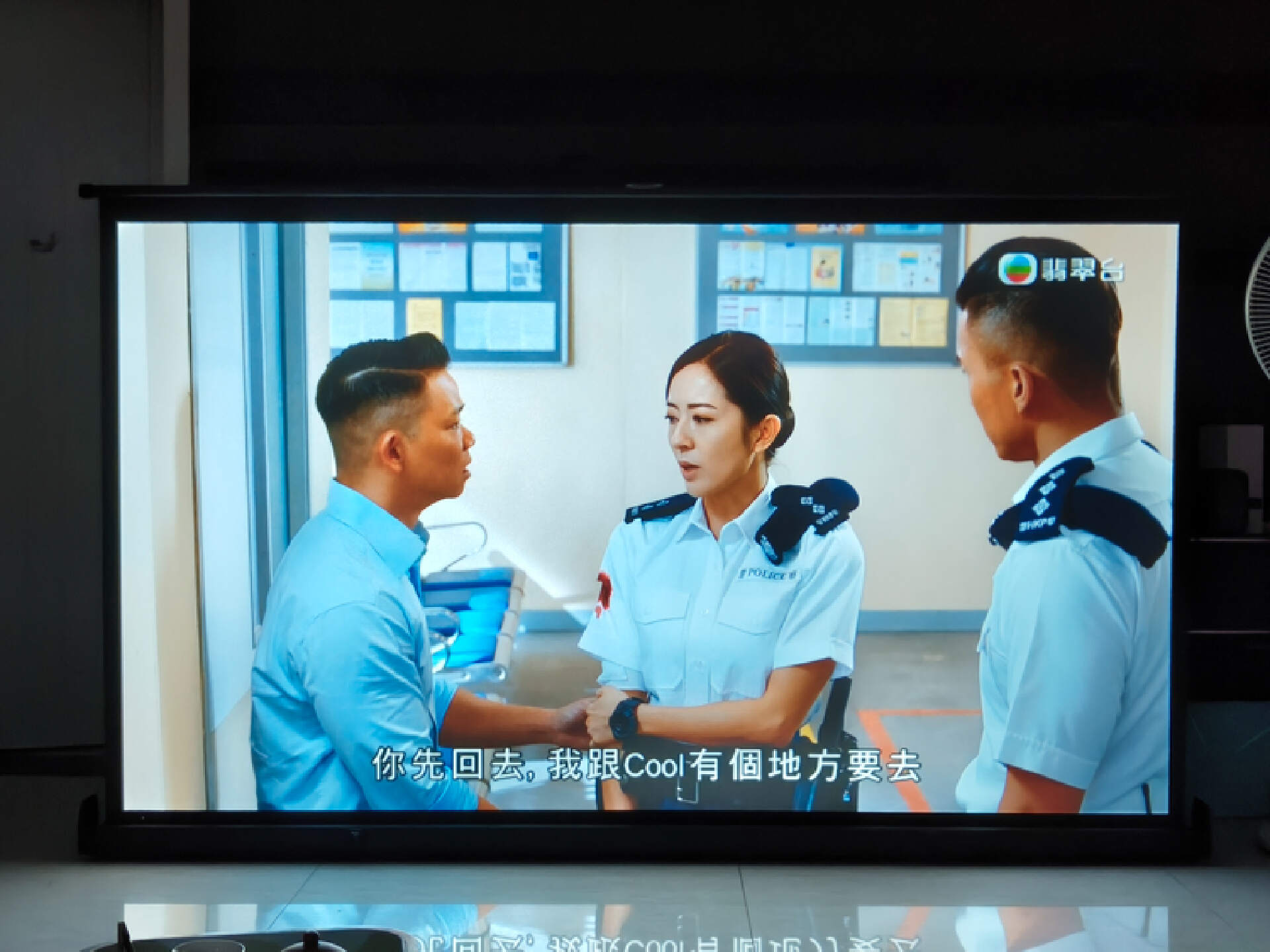 300元左右的投影仪是不是智商税,一千多块钱的投影仪靠谱吗