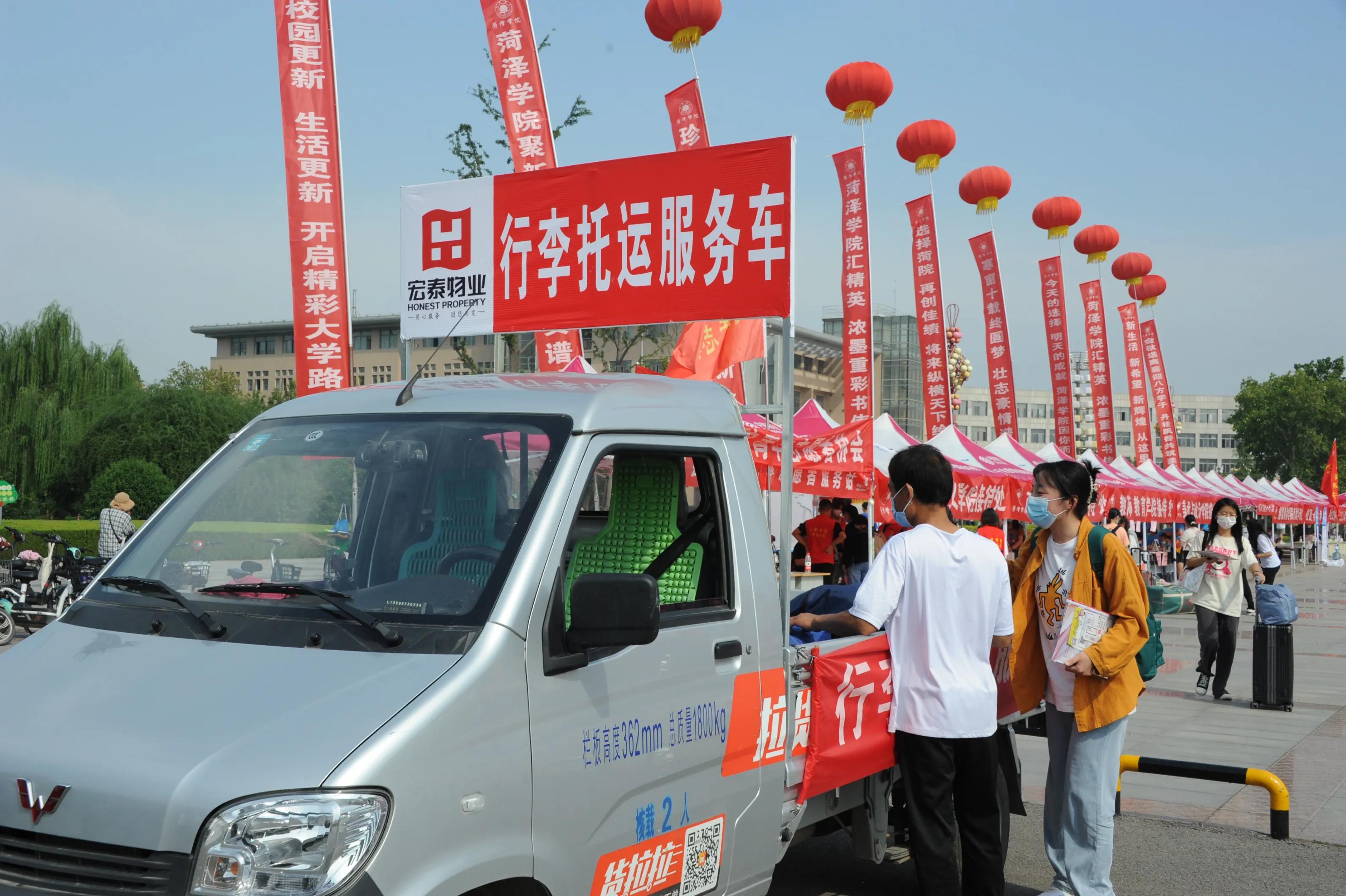 菏泽学院7174名新生分批次错峰报到，开启大学校园新生活