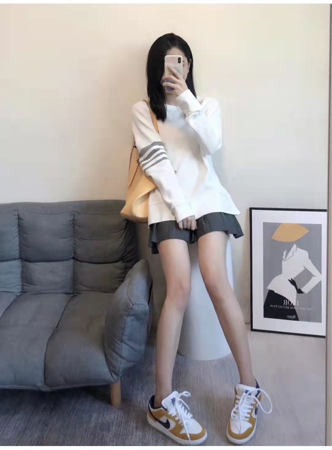 灰色和深咖色百褶短裙搭什么上衣,灰色百褶裙搭配什么上衣高级