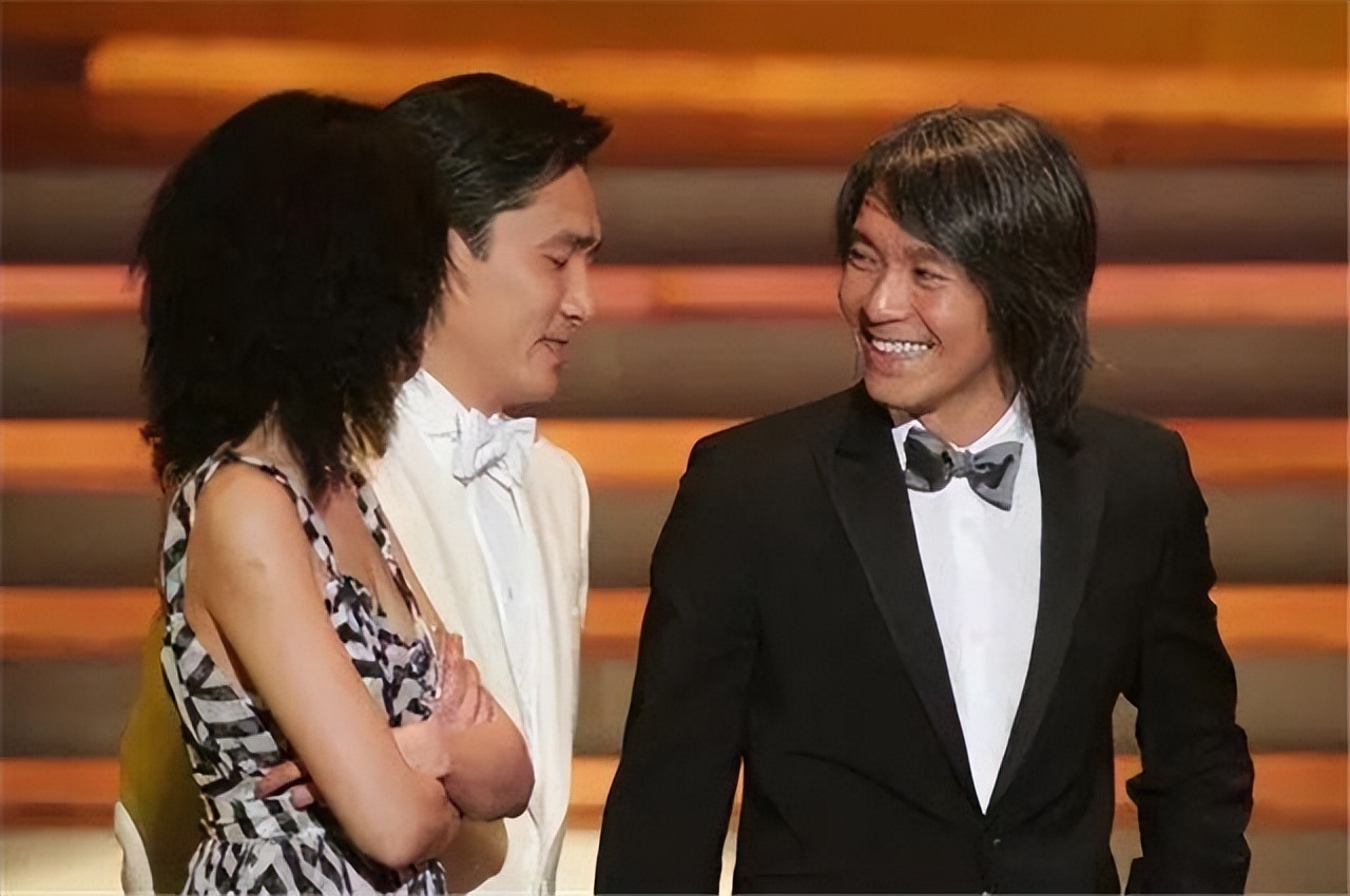 少林足球星爷真的挨棍了吗,周星驰的少林足球为什么看不了