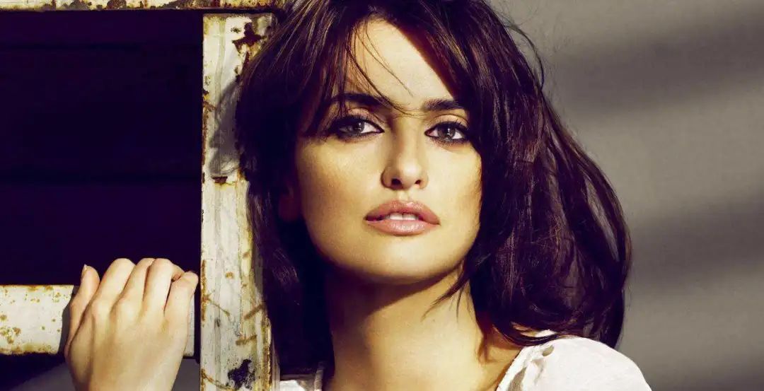 女神佩内洛普·克鲁兹，将这段战火下的爱情演绎的肝肠寸断