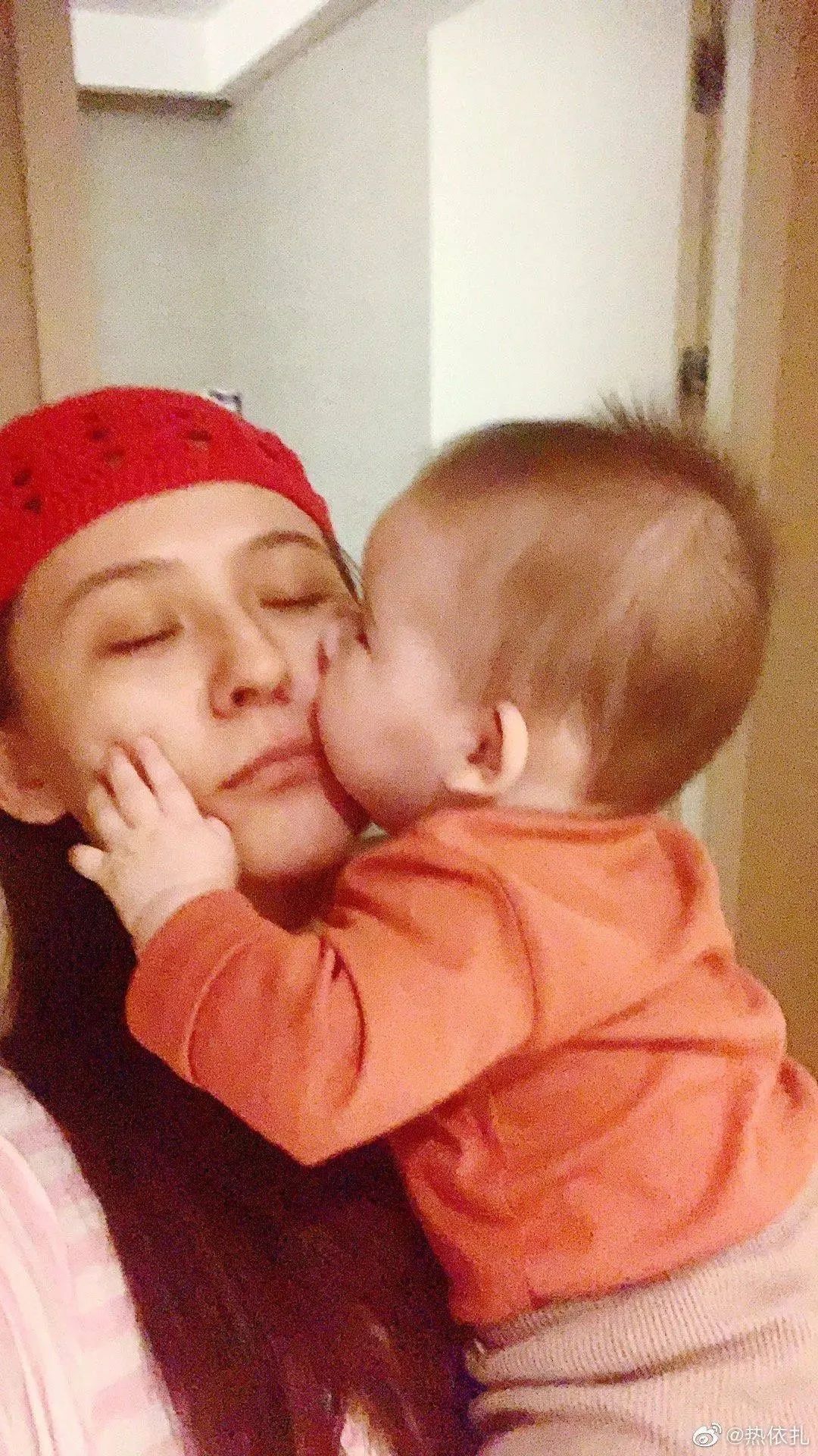 热依扎是单亲妈妈吗,热依扎演妈妈