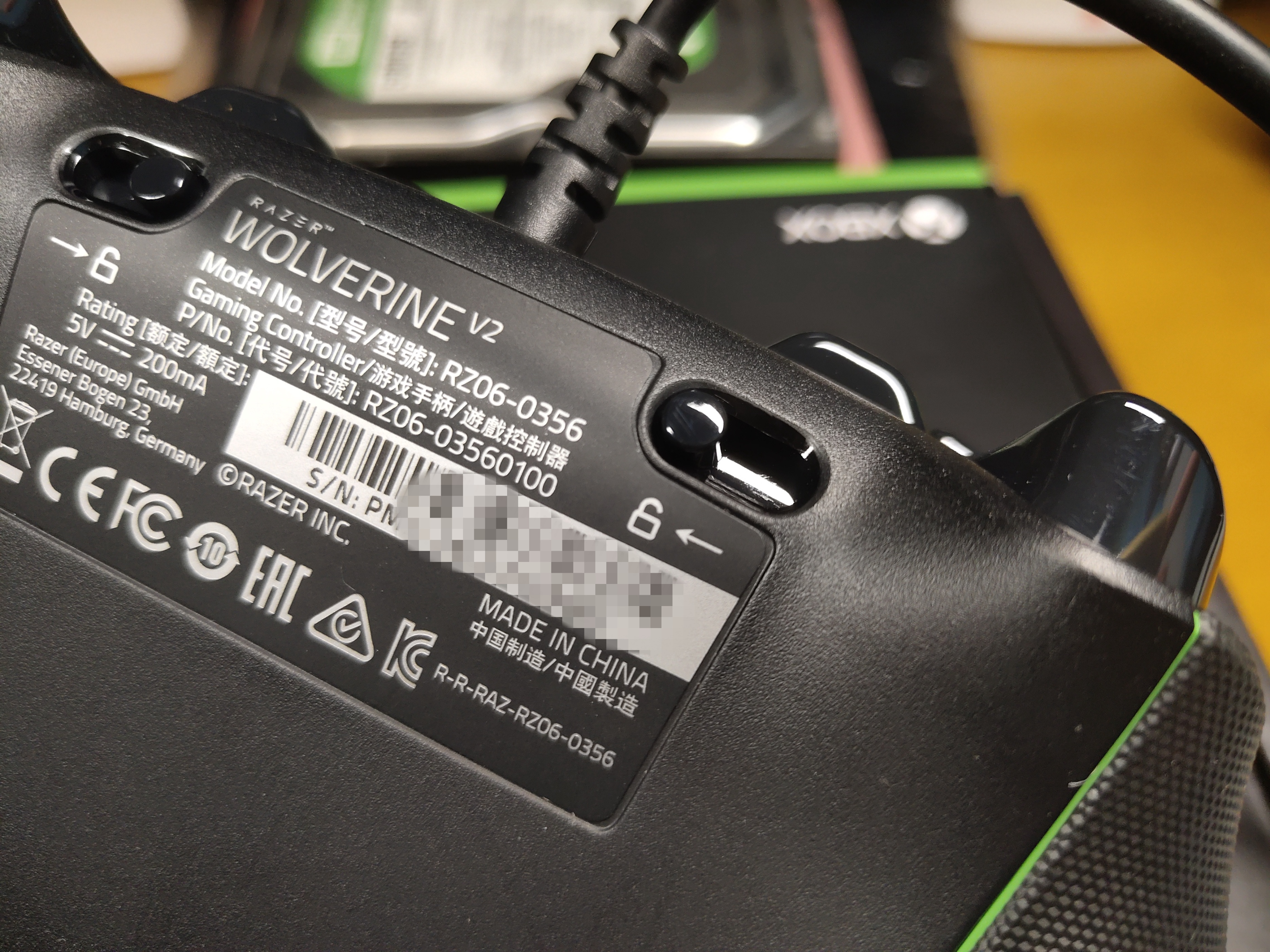 雷蛇幻影战狼幻彩版手柄上手评测,雷蛇幻影战狼v2手柄和幻彩区别