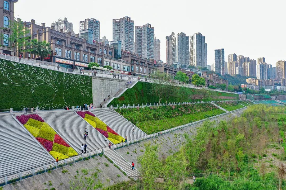 踩细沙、捧江水…来滨江公园邂逅浪漫