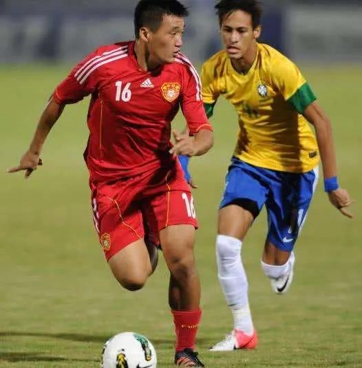 中国男足受伤情况,中国男足头部受伤坚持比赛