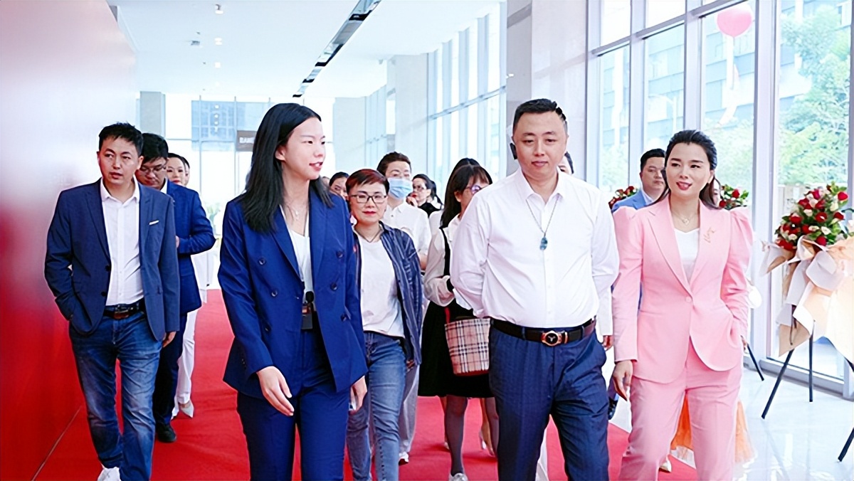 登顶美妆类目第一朵拉朵尚实力取胜