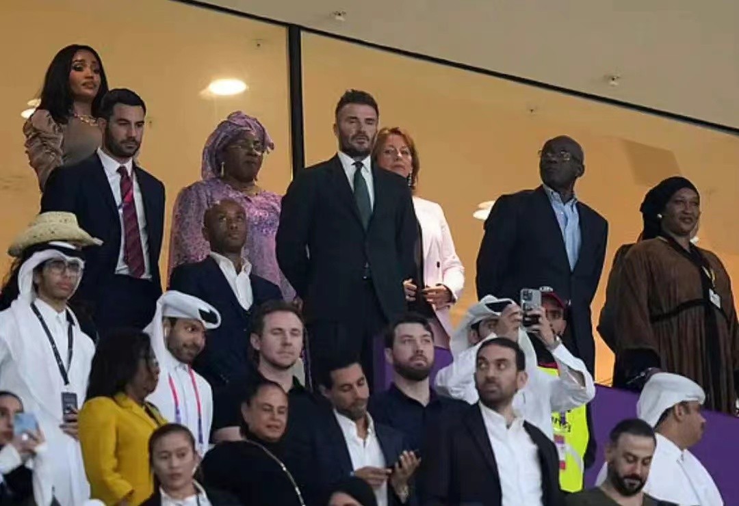 贝嫂带小七出街购物,贝嫂抱小七纽约逛街