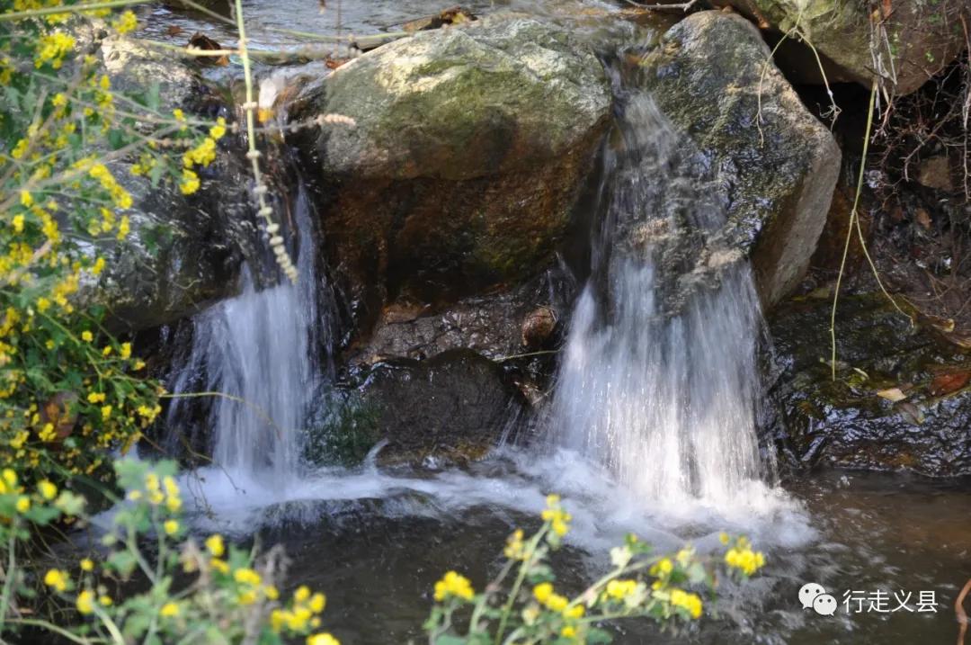 金秋十月看万山红遍层林尽染,金秋十月看红叶的诗句