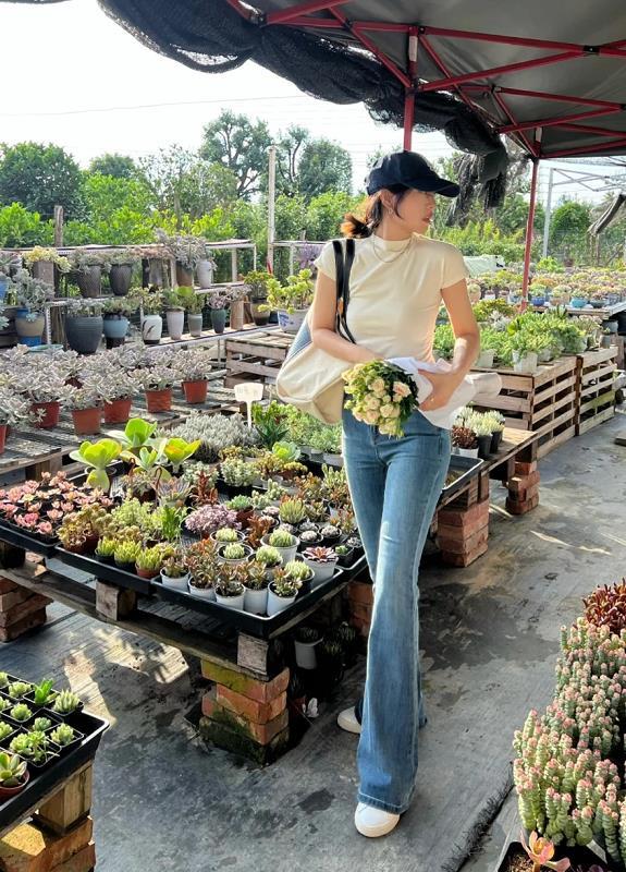 牛仔裤配什么鞋子好看又好搭,阔腿裤牛仔裤搭配什么鞋子好看