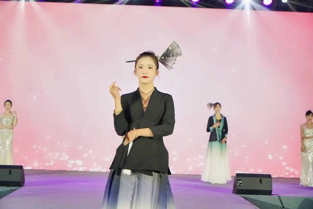 周六福的商业策略,周六福新品发布会完整版