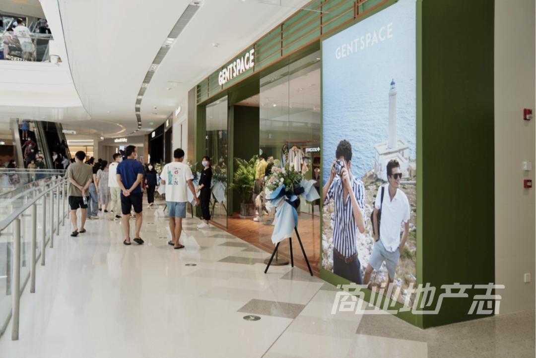 为了提升观察海口万象城的本地化视角,我在海口住了一整周