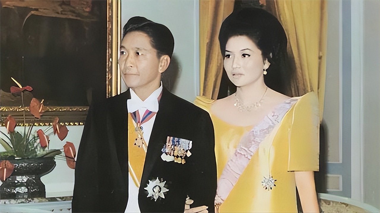 世界第一巨贪：家藏数吨黄金，拥有29架私人飞机，拖垮一国经济