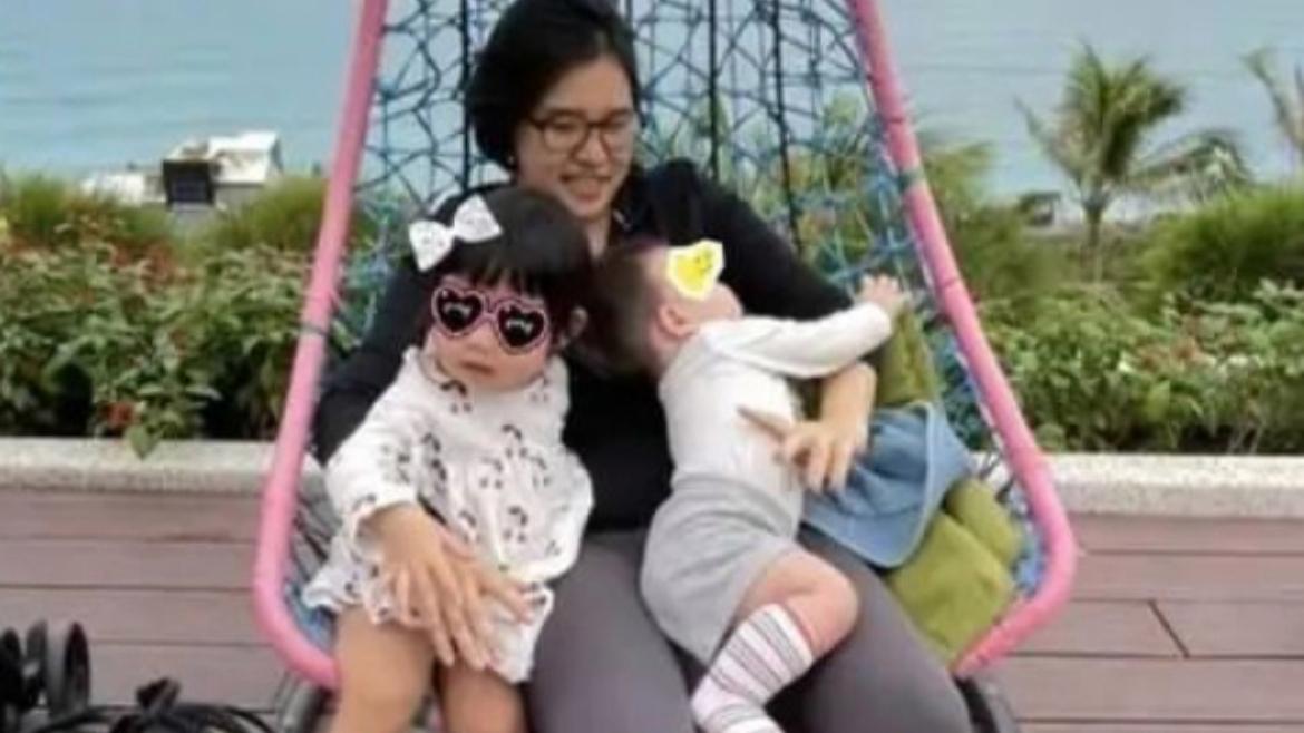 谢依霖讲述水中分娩,谢依霖给孩子剪脐带