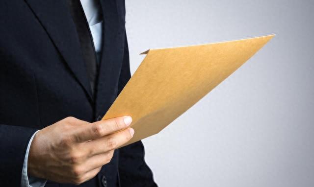 银行员工开除的法律依据,银行合同制员工合同到期就走人吗