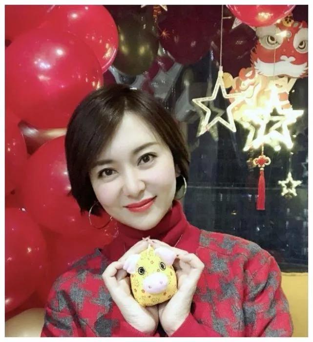 甘萍嫁给哪个球星,甘萍与黎兵现居成都吗