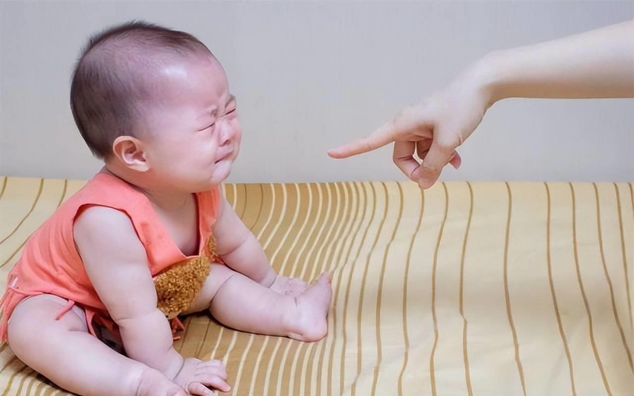 半岁孩子死活不吃奶粉,一岁多宝宝不喝奶要饿着吗