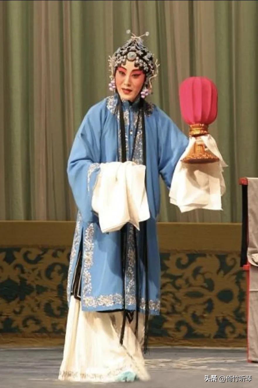 一段唱腔几乎句句精彩，掌声震屋瓦，张火丁当年有想象不到的红