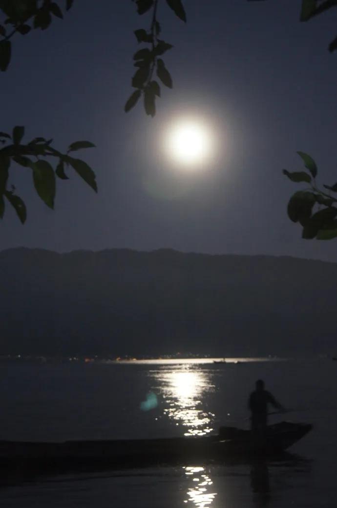 梦幻洱海白纱婚纱照,梦幻洱海