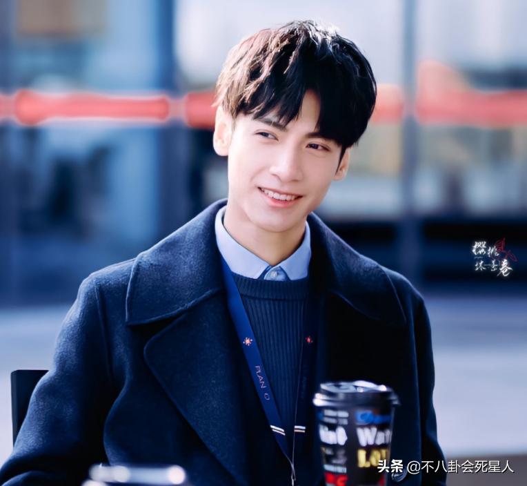 男明星素颜差距有多大张艺兴,张艺兴颜值前后对比