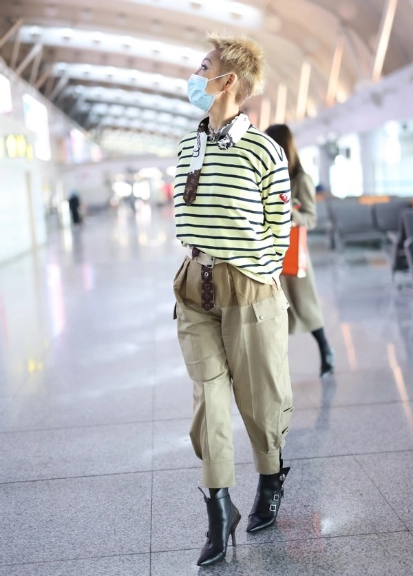 宁静大胆穿搭系列,48岁宁静的穿搭