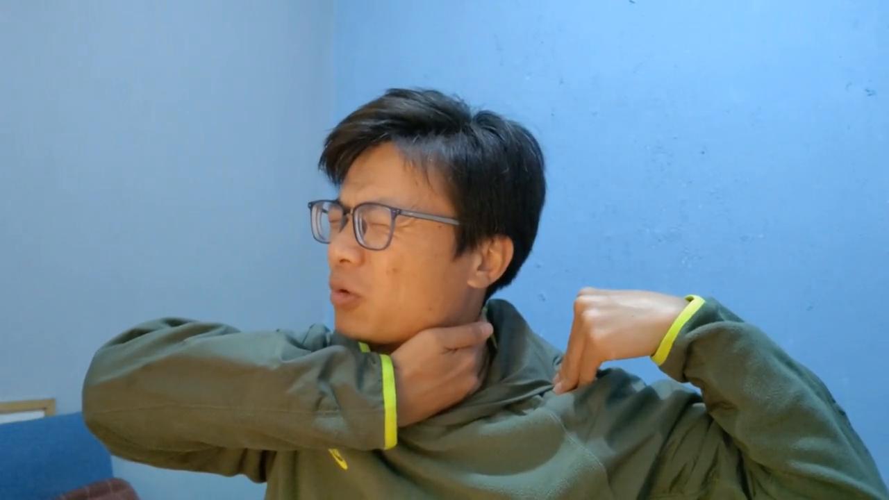 睡前肩背部放松,睡前拉伸肩颈斜方肌