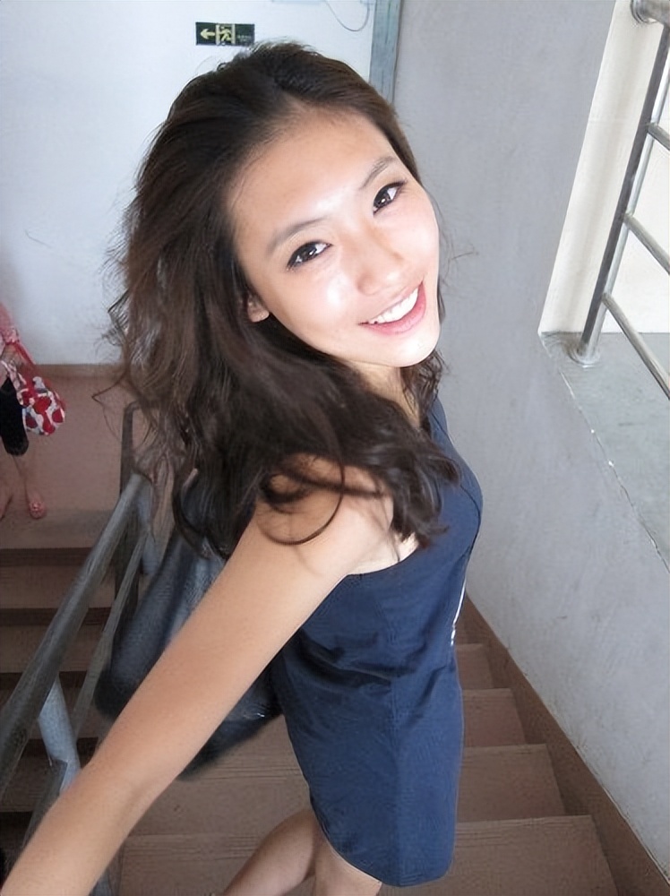 易建联老婆荆灵个人简介,易建联和荆灵爱情故事