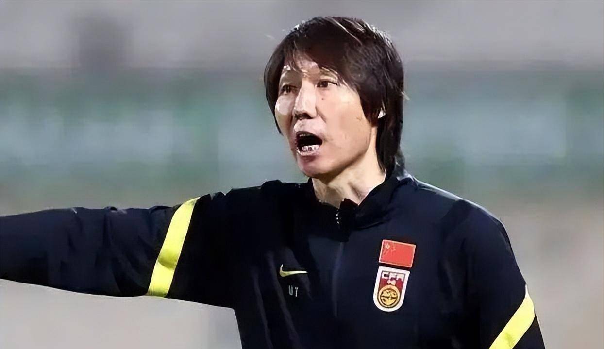 崔康熙2胜1平得7分幕后故事？蒿俊闵接班人浮现？郝伟案内幕曝光