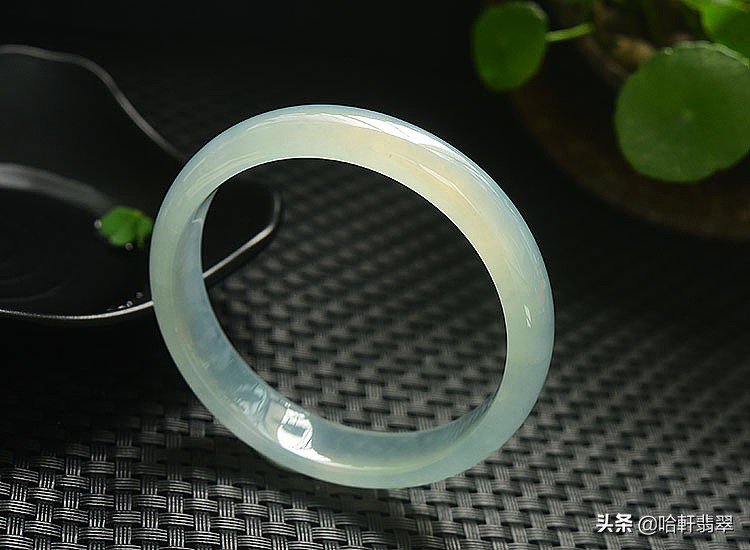 圈口越大手镯越贵么,翡翠圈口大是什么意思