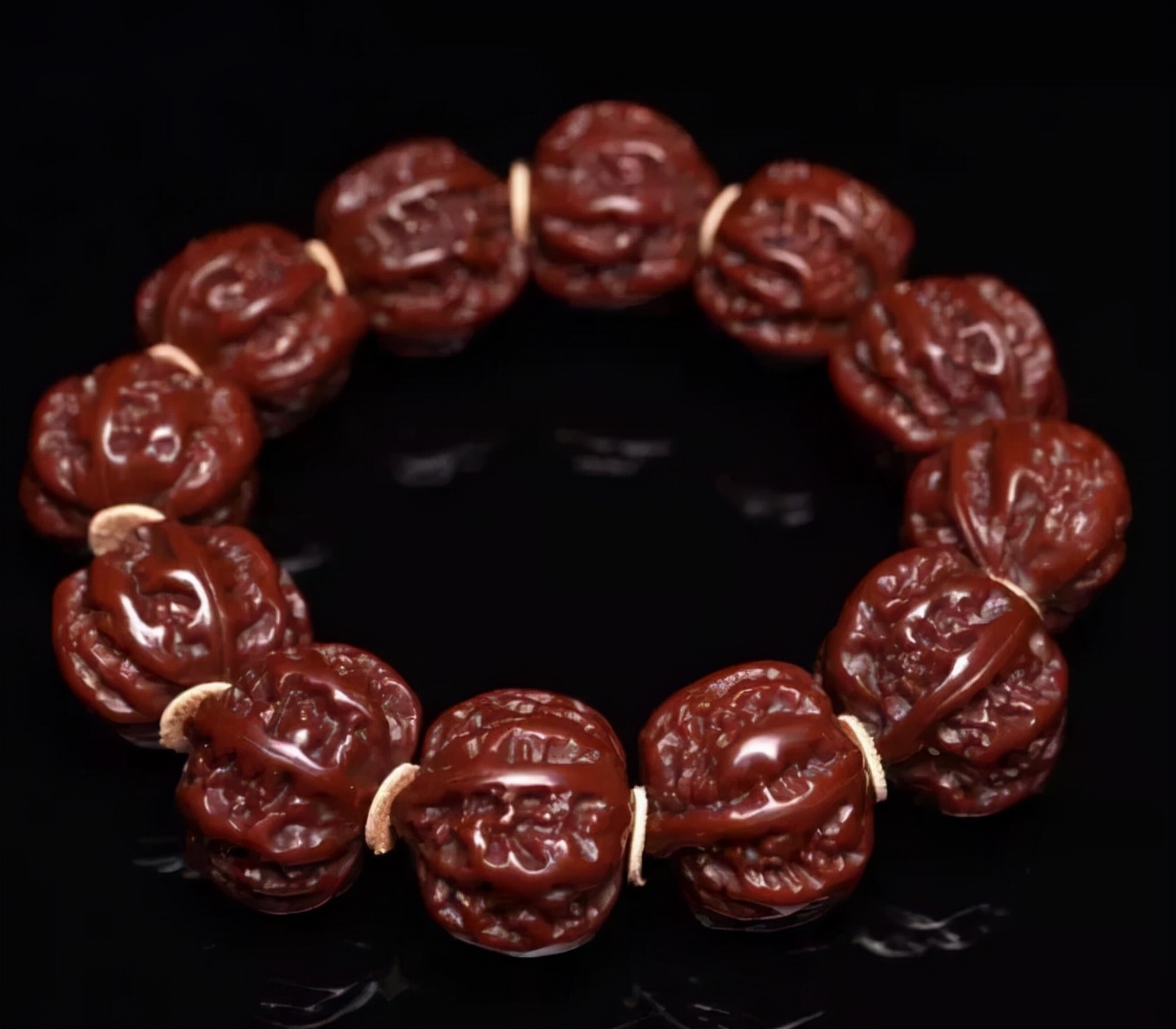 龙纹核桃手串容易裂吗,核桃手串裂了用什么胶