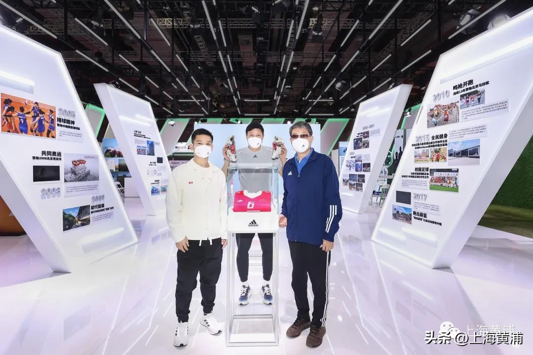 2022世界杯用球长啥样？足球界“大佬”看好哪支球队？来进博会找答案→