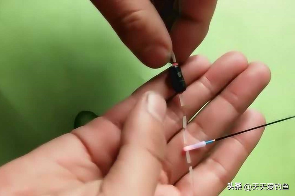 野钓夏季钓多深水合适,野钓频繁抛饵