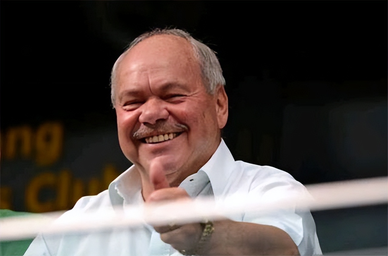 “国际*子骗**”施拉普纳：万人吹捧上春晚，球队爆冷万人嫌