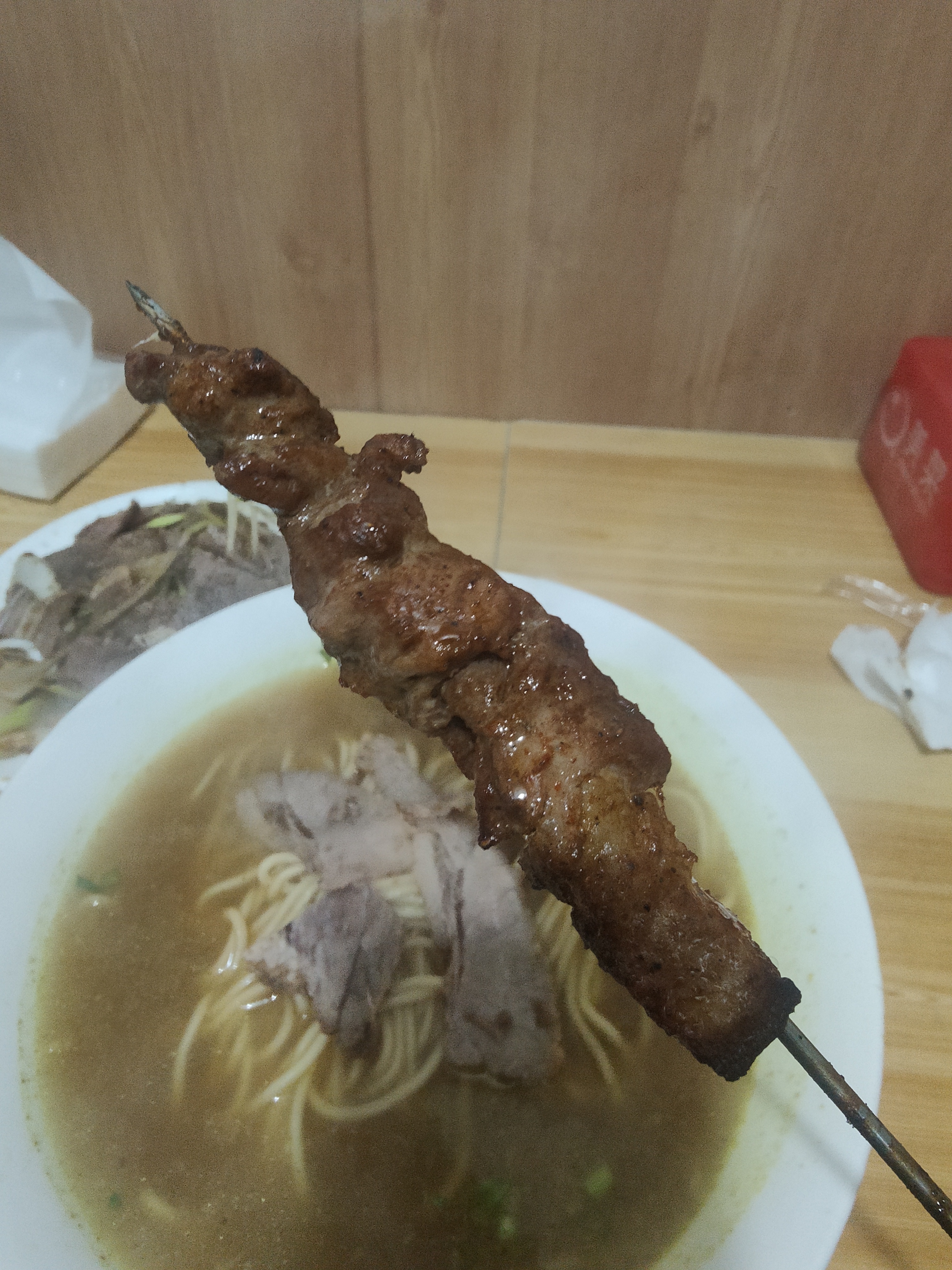 吃游青岛｜一中拉面烤肉，老城区里的特色面馆