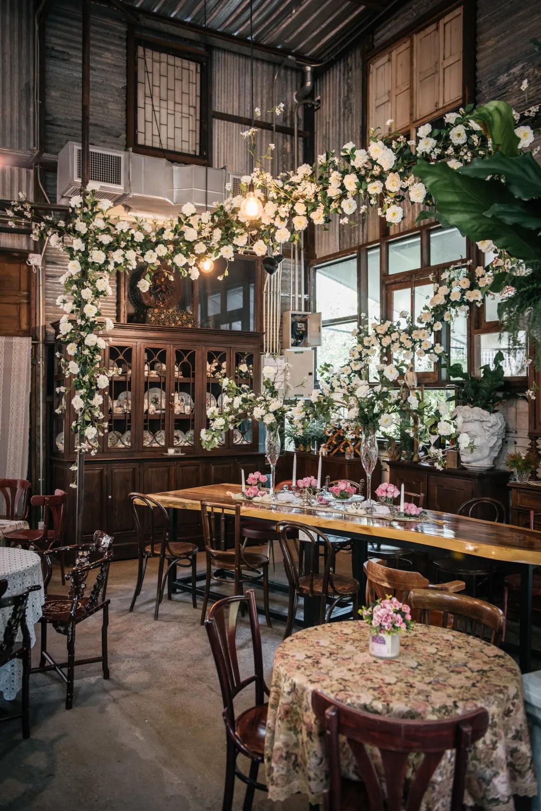 DisjarusCraftandCafe复古花园的咖啡格外的优美