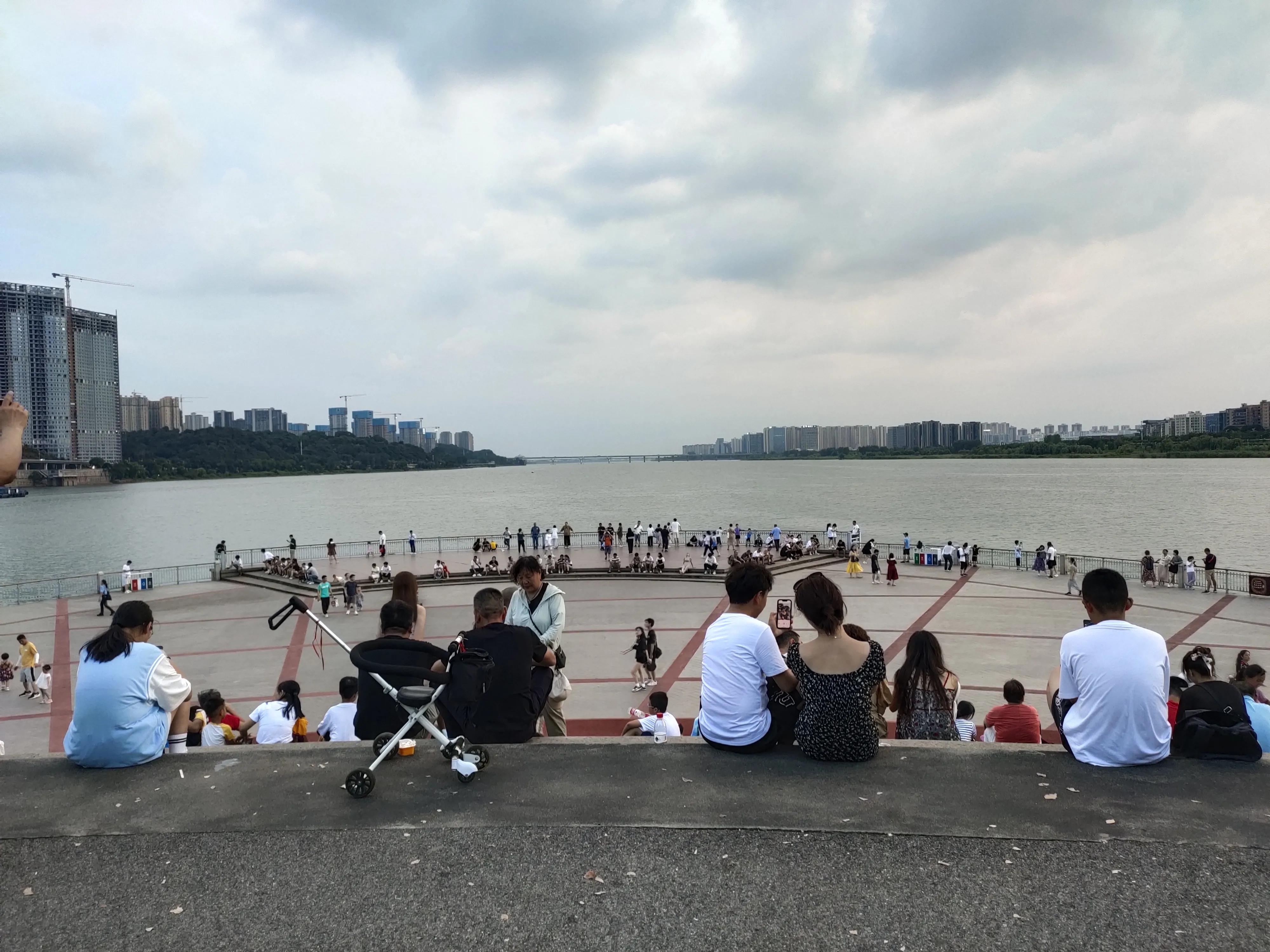 闲游郊外赏秋光,闲游桂林