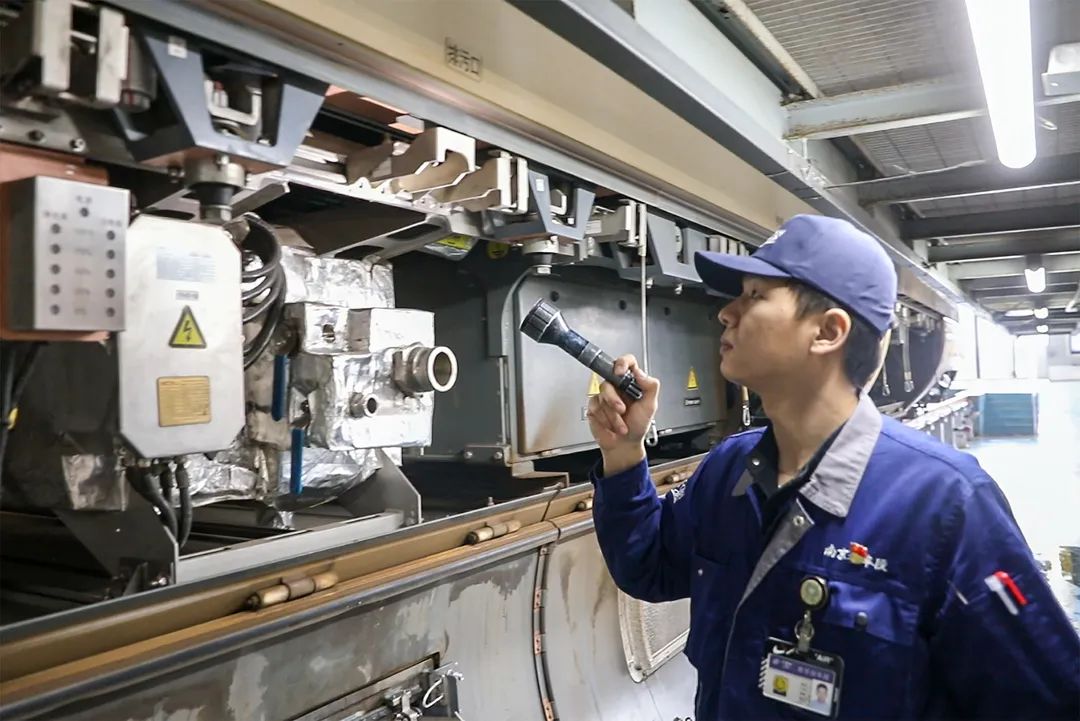 铁路人上班要全程录像,铁路人上下班穿搭差别