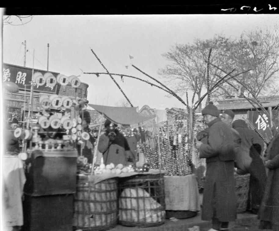 一文人送屠户对联,上联“此去定然成佛果”,朋友一看:你被骂了