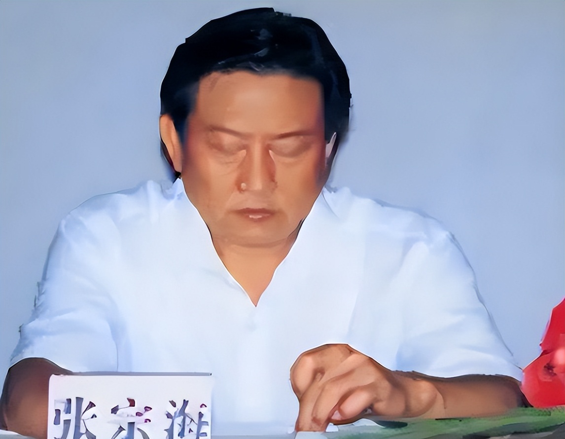 重庆“三宝部长”张宗海，两万买校花*夜初**，靠*阳药壮**拱70个女友