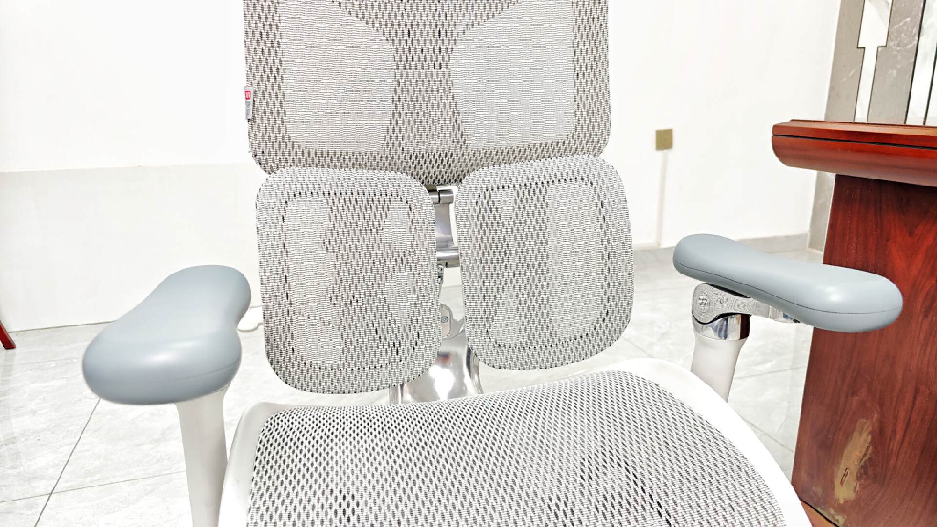 朝九晚五是时候给自己安排一把人体工学椅了！但是你会选购么？