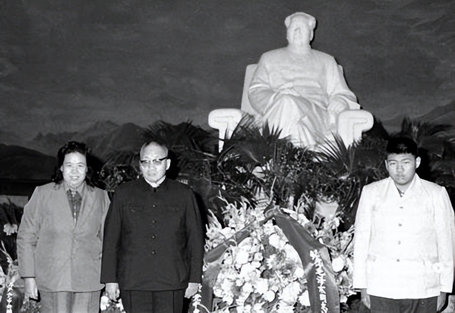 09年毛主席嫡孙替爷爷回浙江寻根，谁料看到族谱时，发现名人众多