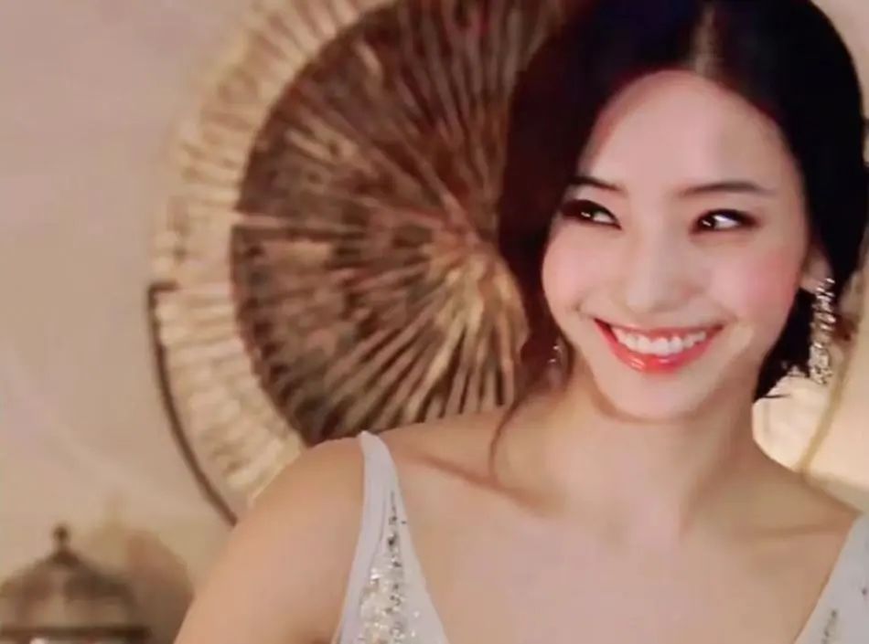 关之琳将拍卖私藏珠宝做慈善,关之琳拍卖51件私人珠宝真假