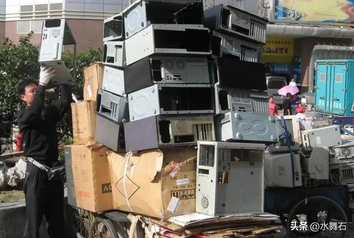 收废品一年赚几十万骗局,收废品发家男子一天赚一二十万