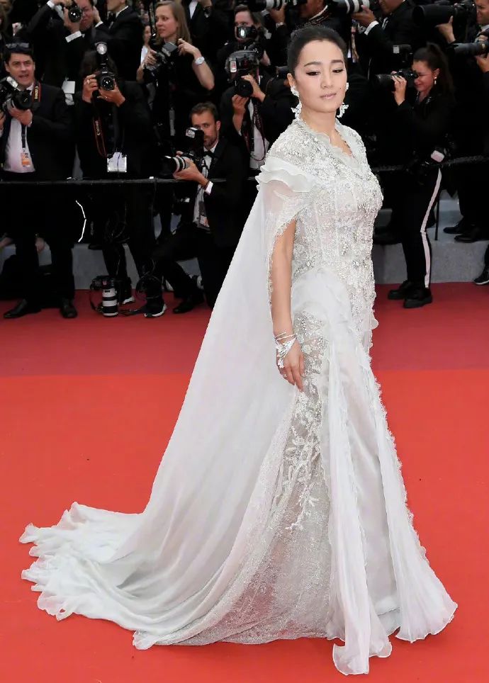 戛纳电影节巩俐红毯秀,巩俐戛纳电影节照片